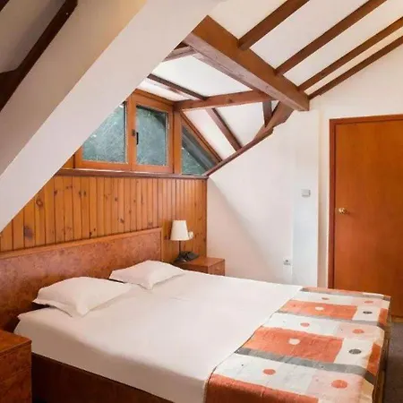 Victoria - Free Parking Hotel